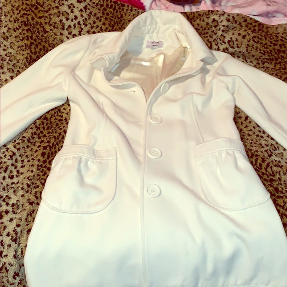 White coat. Trench style